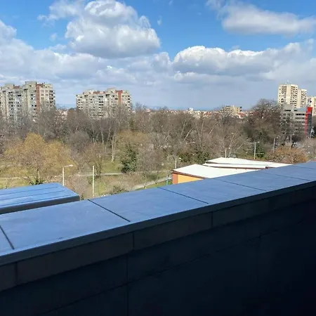 Modern 1br Apart W/ Garden View & Free Str Parking