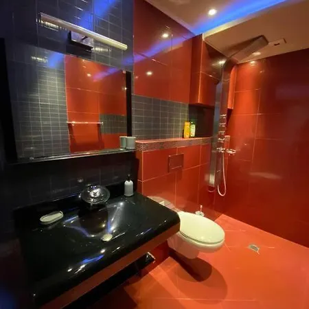 Modern 1br Apart W/ Garden View & Free Str Parking 公寓