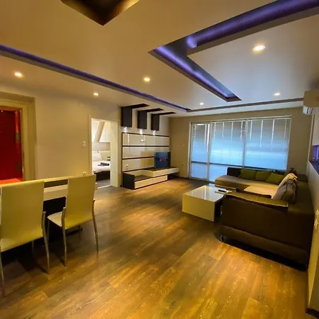 Modern 1br Apart W/ Garden View & Free Str Parking 公寓